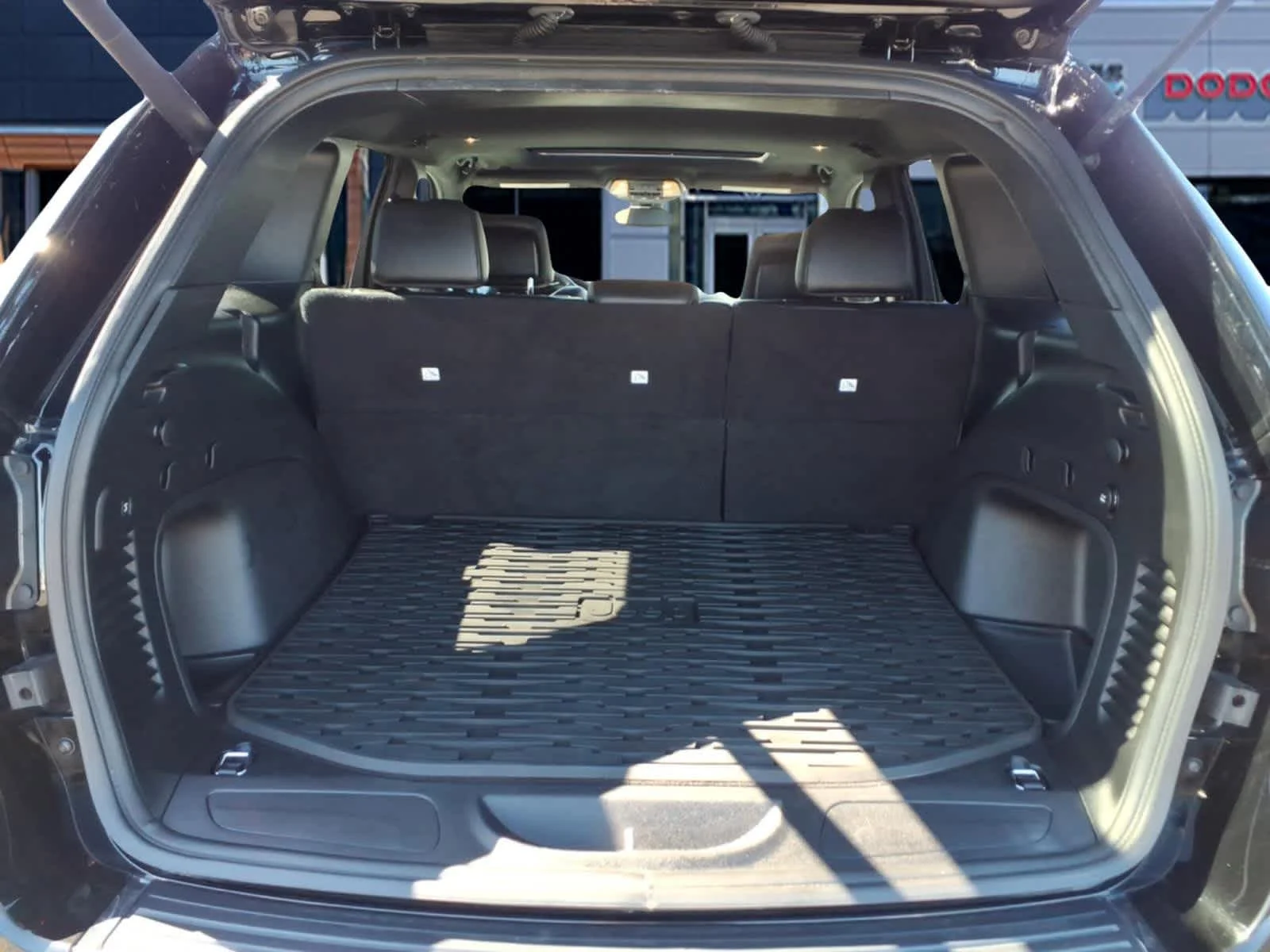 Used 2021 Diamond Black Crystal Pearlcoat Jeep Limited image 10