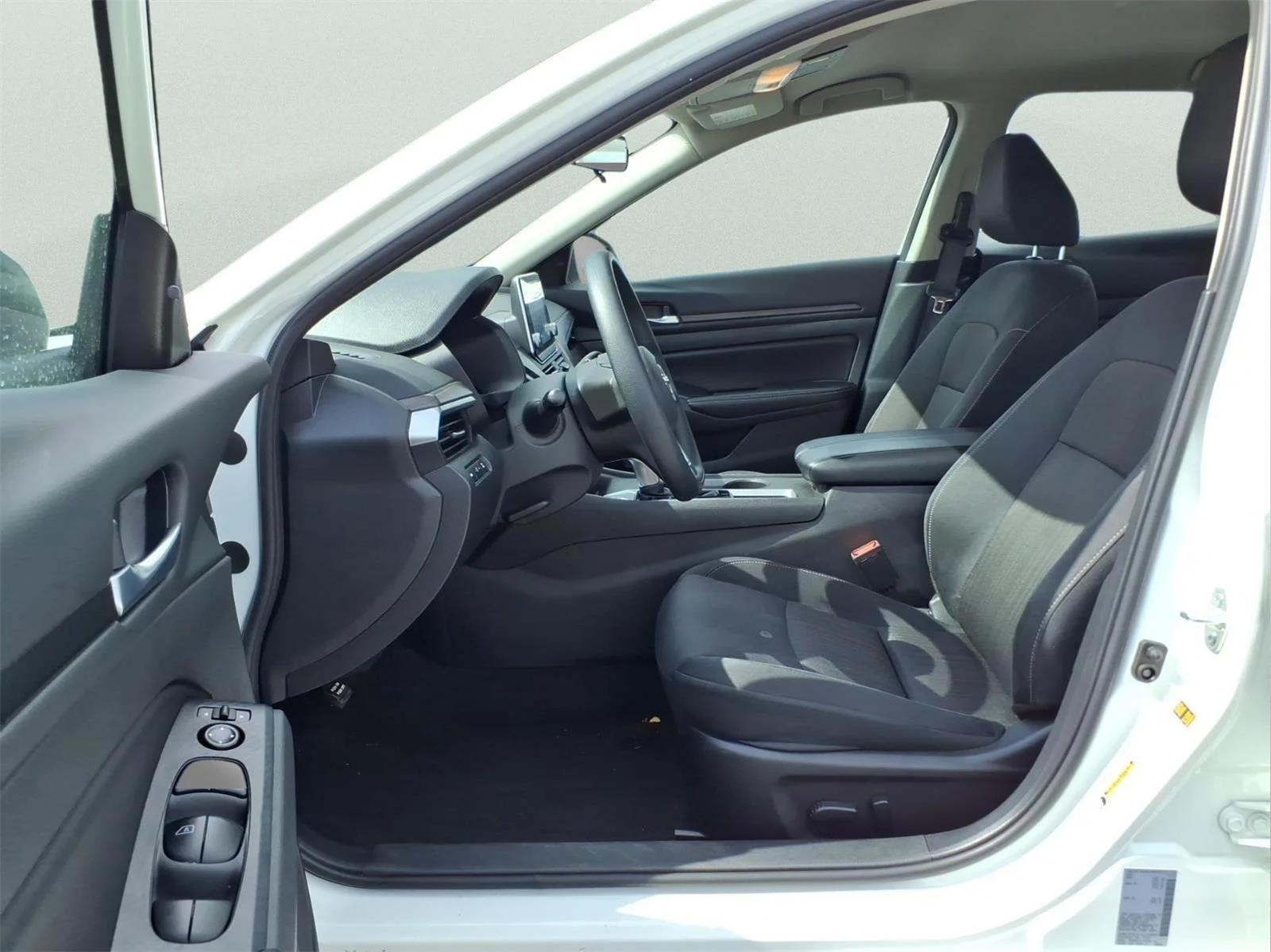 Used 2025 Glacier White Nissan SV image 15