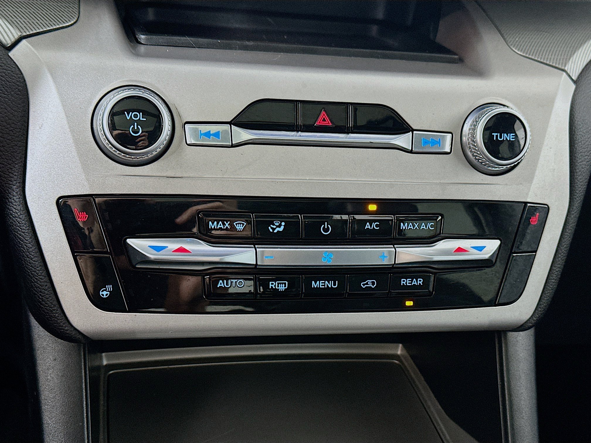 Used 2022 White Metallic Ford XLT image 16