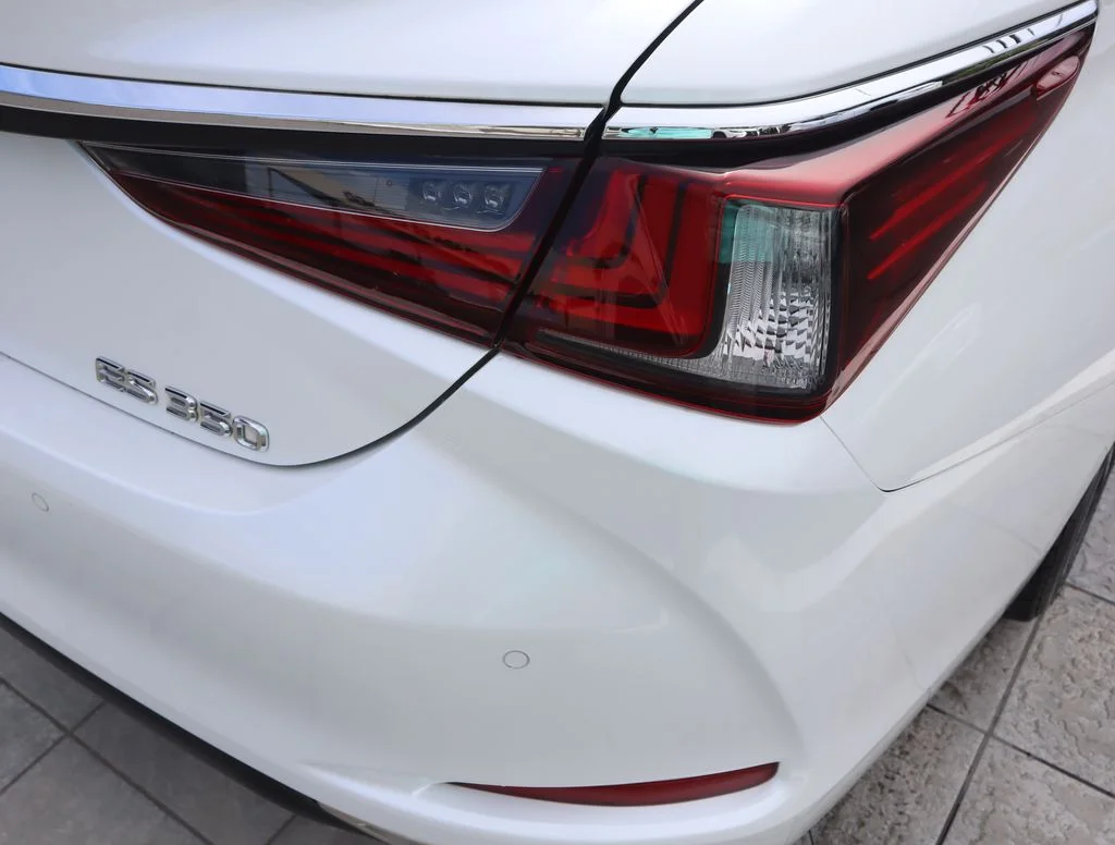 Used 2023 White Lexus 350 image 16
