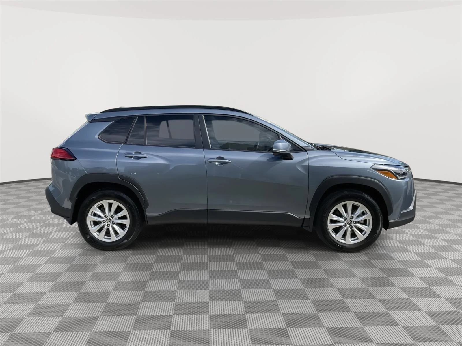 Used 2022 Celestite Toyota LE image 26