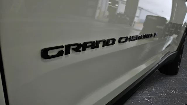 Used 2023 Bright White Clearcoat Jeep Limited image 38