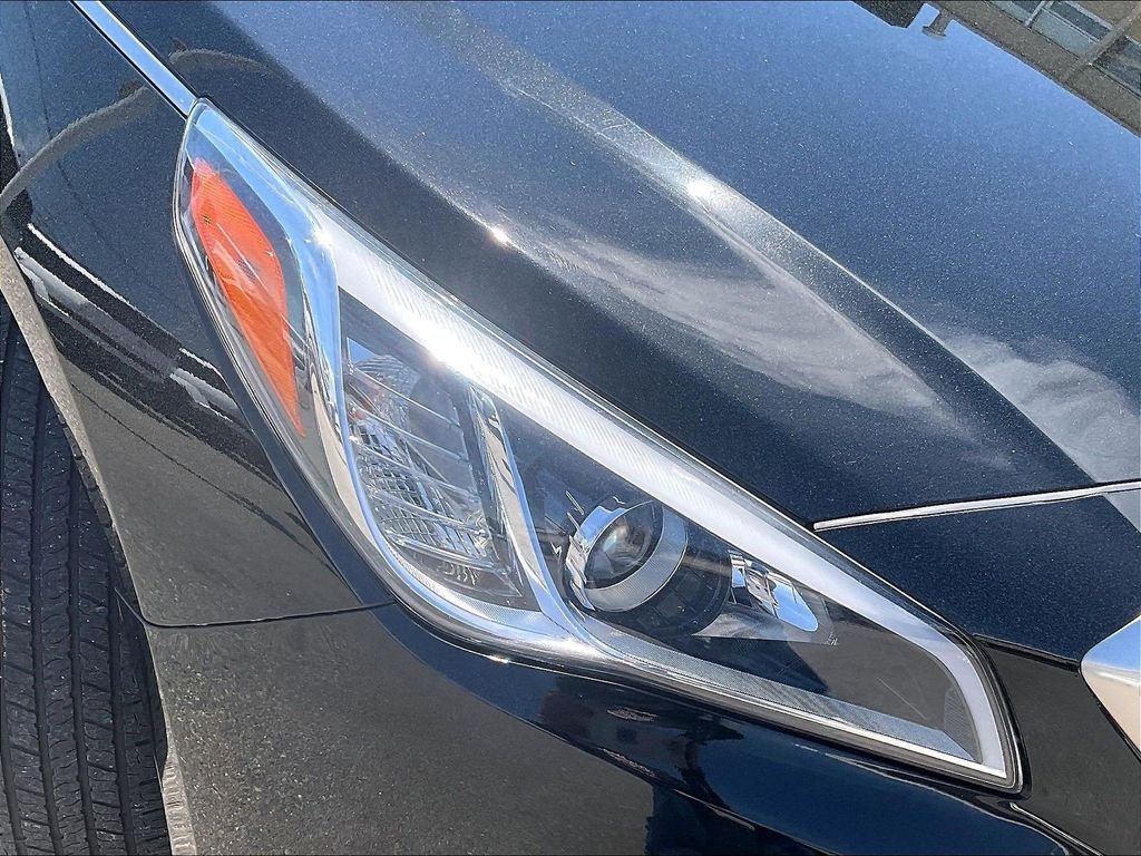 Used 2017 Black Hyundai SE image 32
