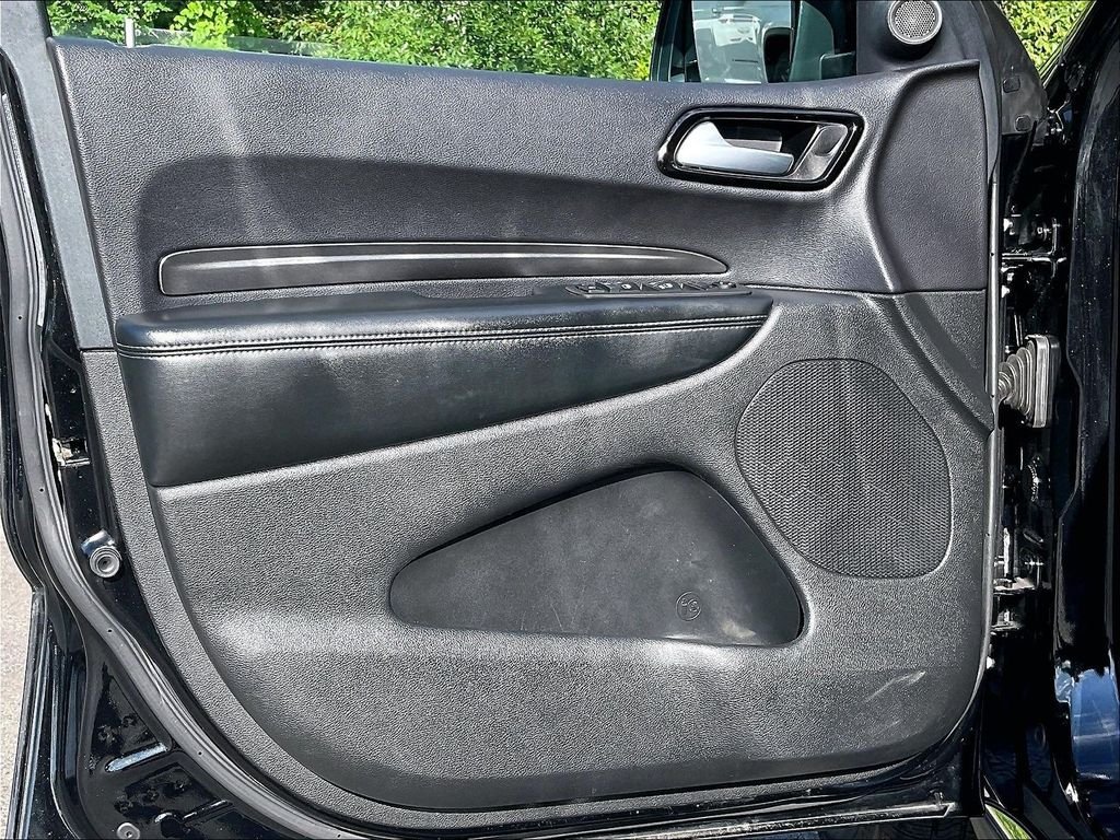 Used 2022 Black Dodge SXT image 9