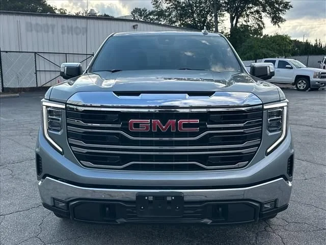 Certified Used 2025 Sterling Metallic GMC SLT image 4