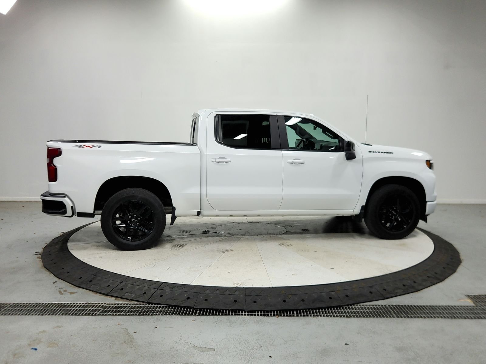 Used 2023 Summit White Chevrolet RST image 9