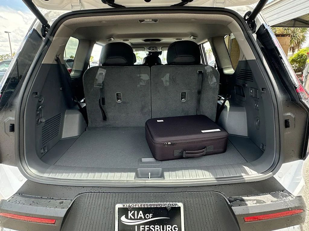 New 2026 Glacial White Pearl Kia Light Long Range RWD image 27