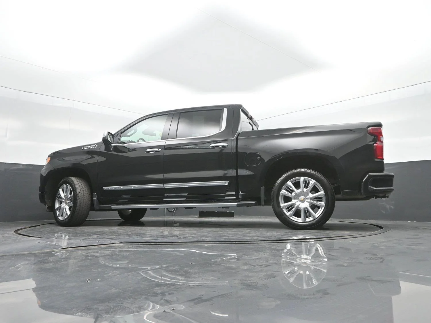 Used 2025 Black Chevrolet High Country image 41
