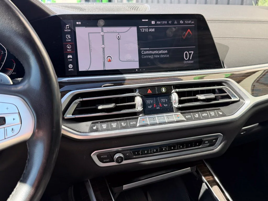 Used 2019 Black BMW xDrive40i image 10