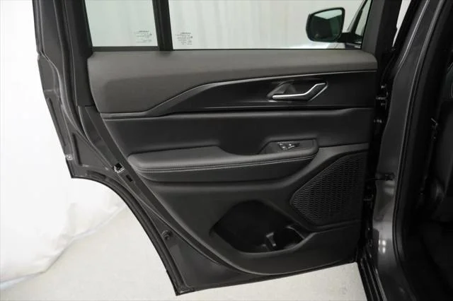 New 2026 Baltic Gray Metallic Clear-Coat Exterior Paint Jeep Laredo X image 29