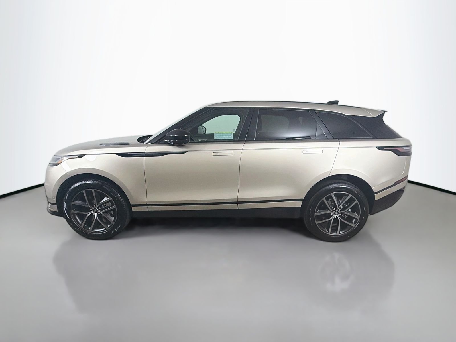 New 2026 Batumi Gold Land Rover Belgravia Edition image 2