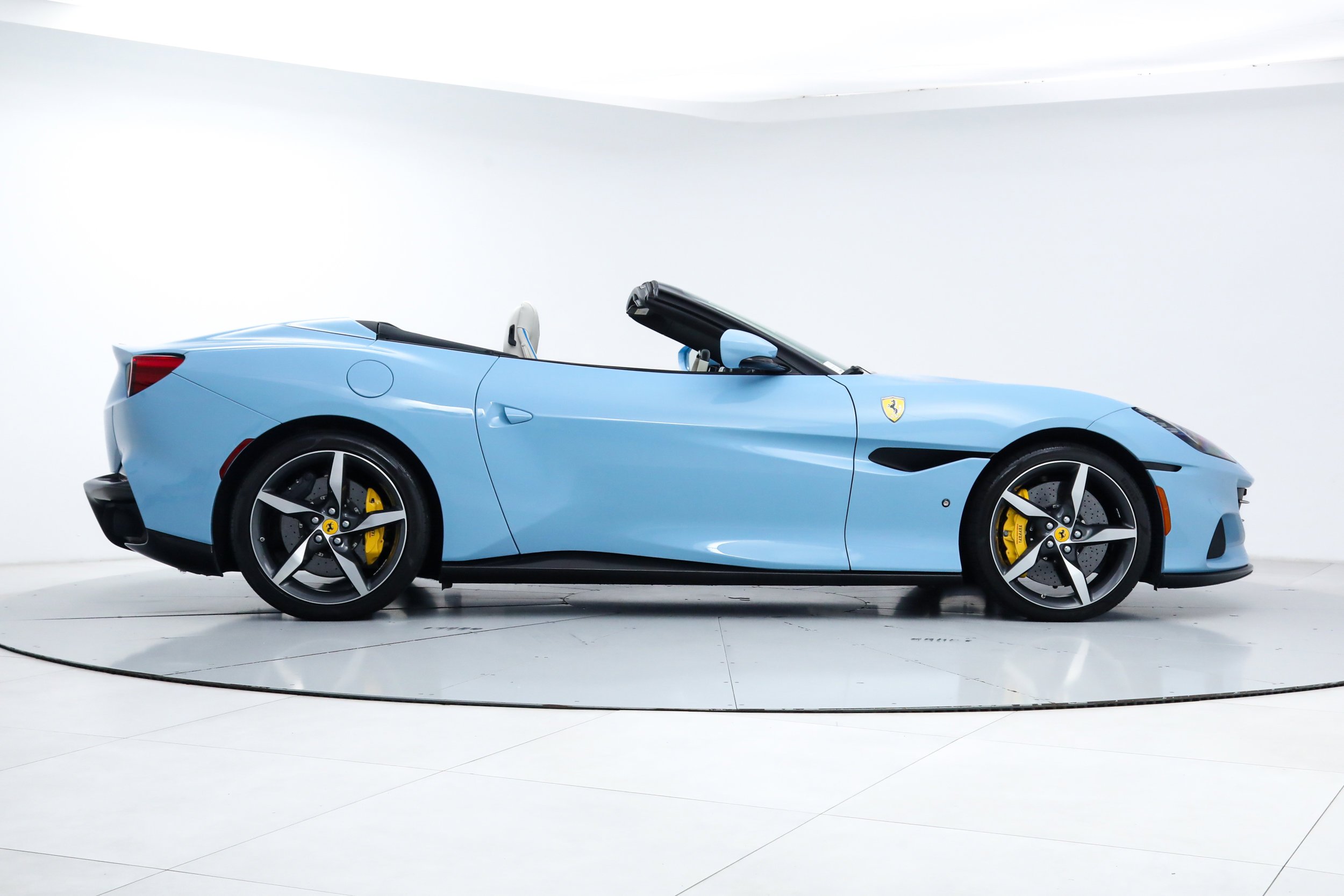 Certified Used 2023 Blue Ferrari  image 10