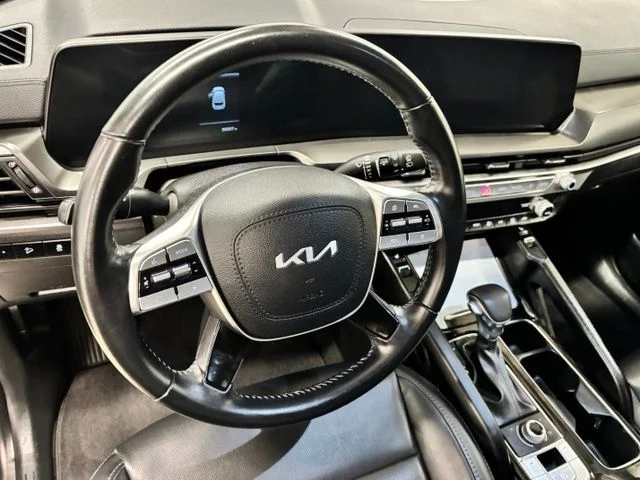 Used 2024 White Kia S image 15