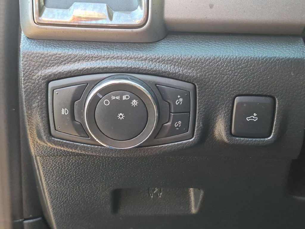 Used 2020 Blue Ford XLT image 15