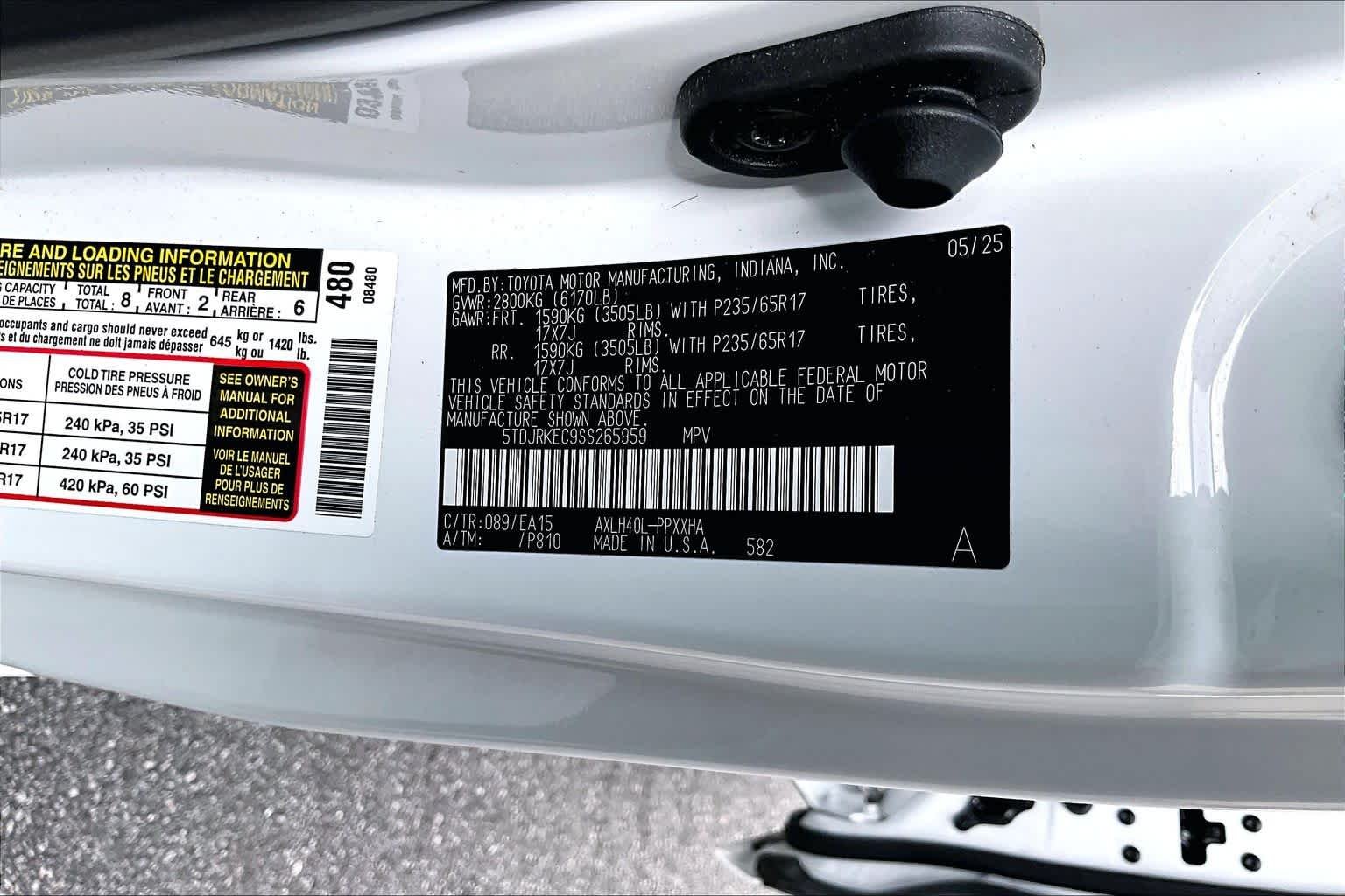 Used 2025 Wind Chill Pearl Toyota XLE image 34