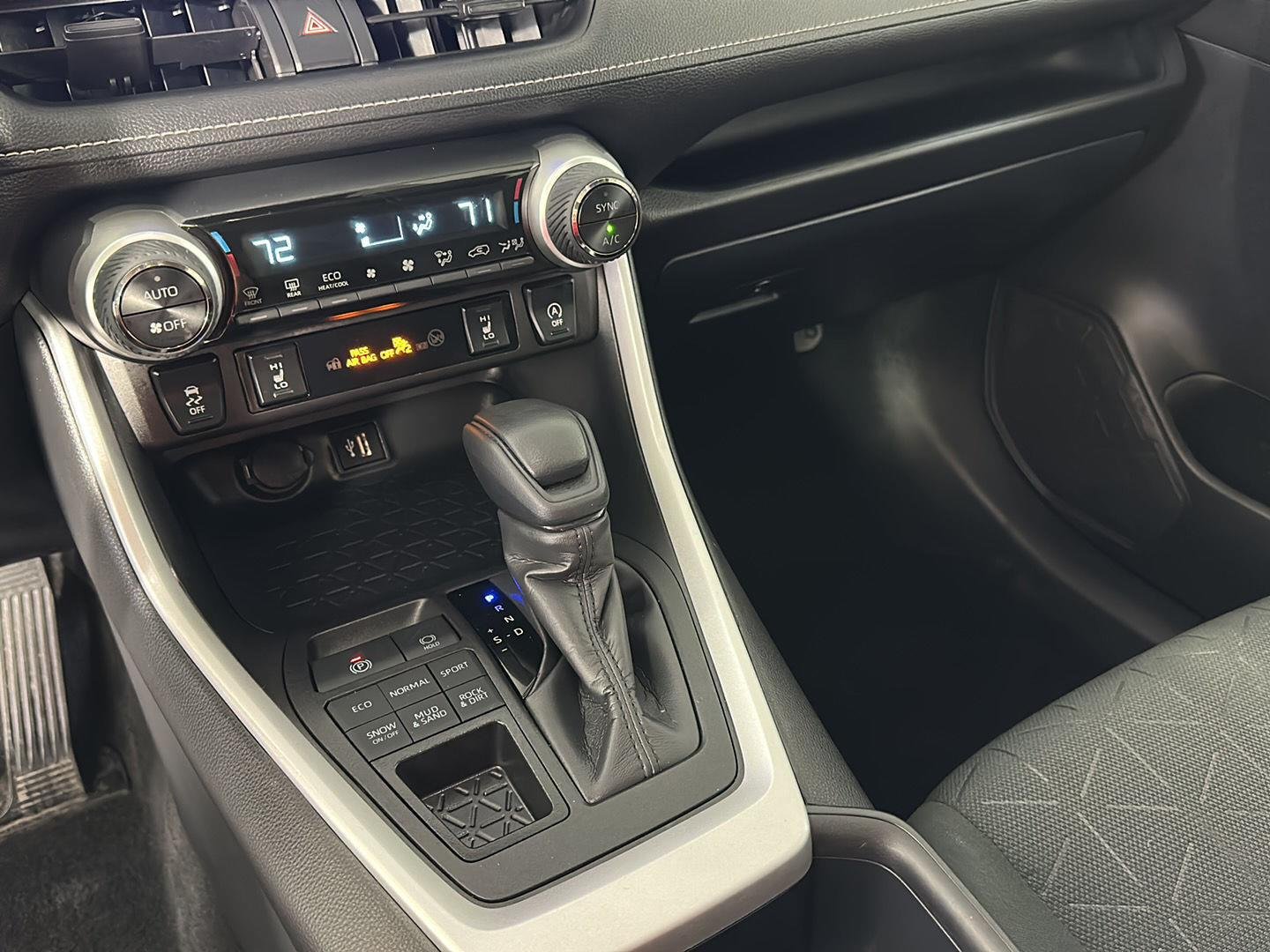 Used 2025 Ice Cap Toyota XLE image 17