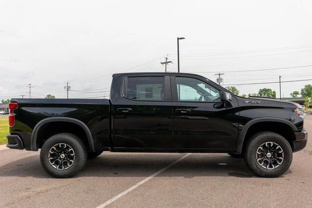 Used 2023 Blue Chevrolet ZR2 image 5