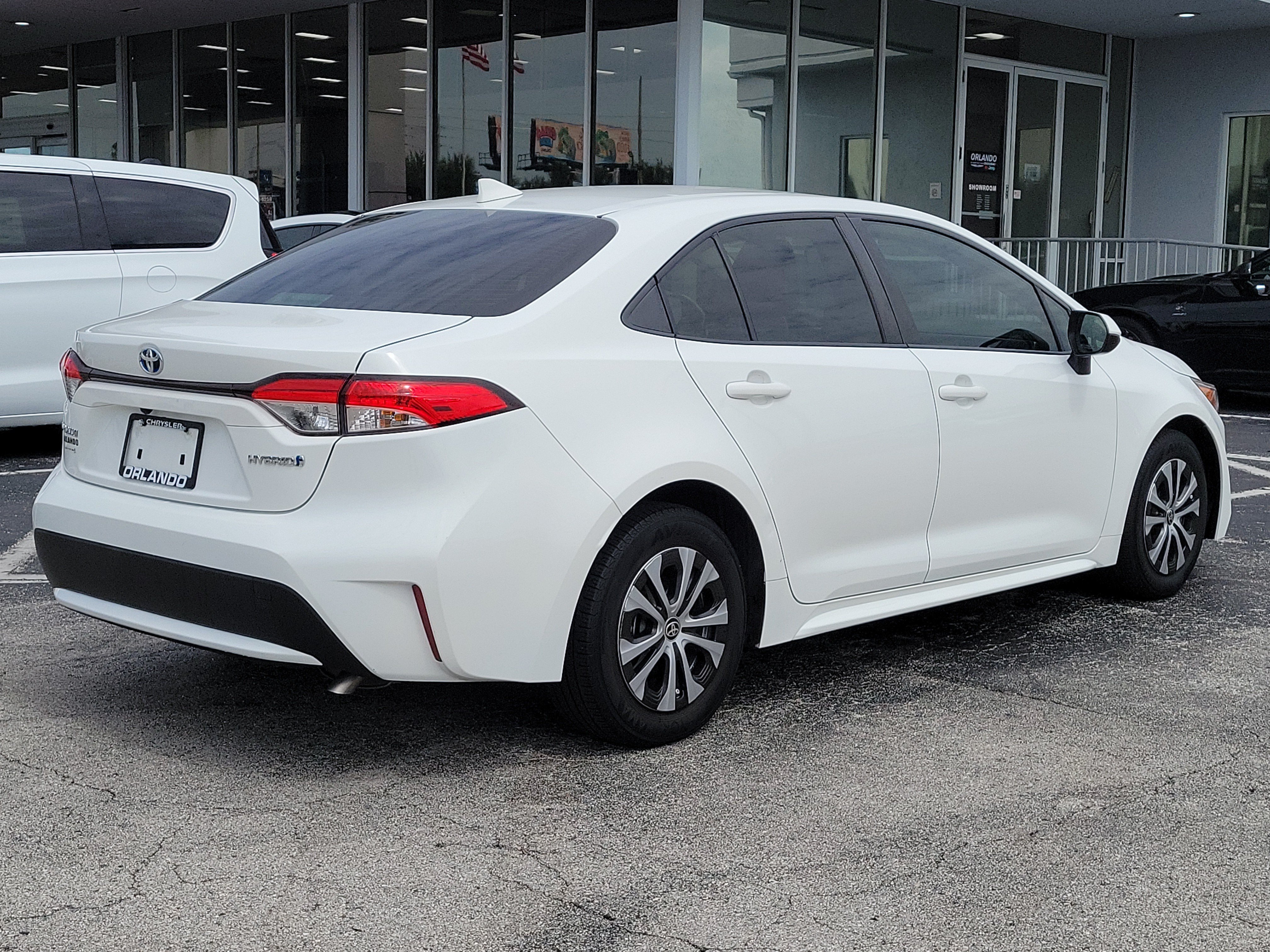Used 2022 White Toyota Hybrid LE image 7