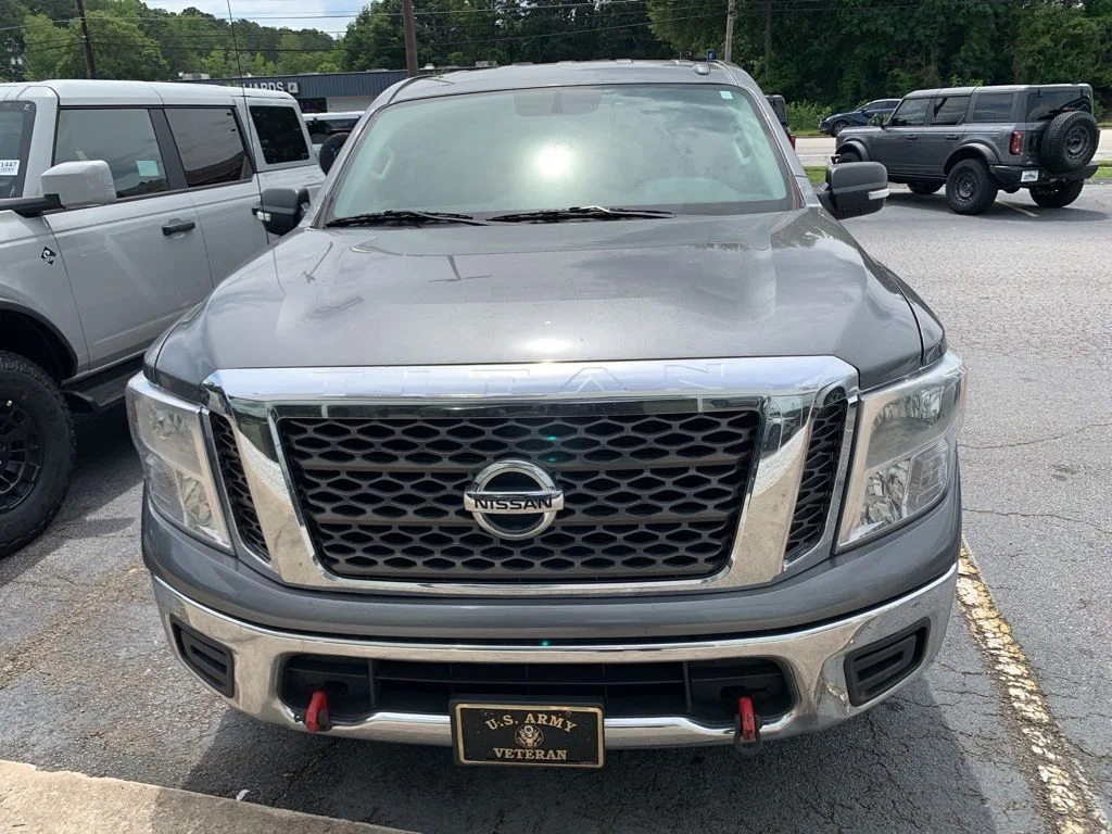 2017 Nissan Titan SV 4X2 Crew Cab's photo