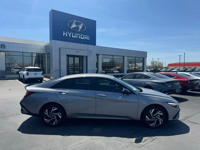 2025 Hyundai Elantra Blue - Photo 8