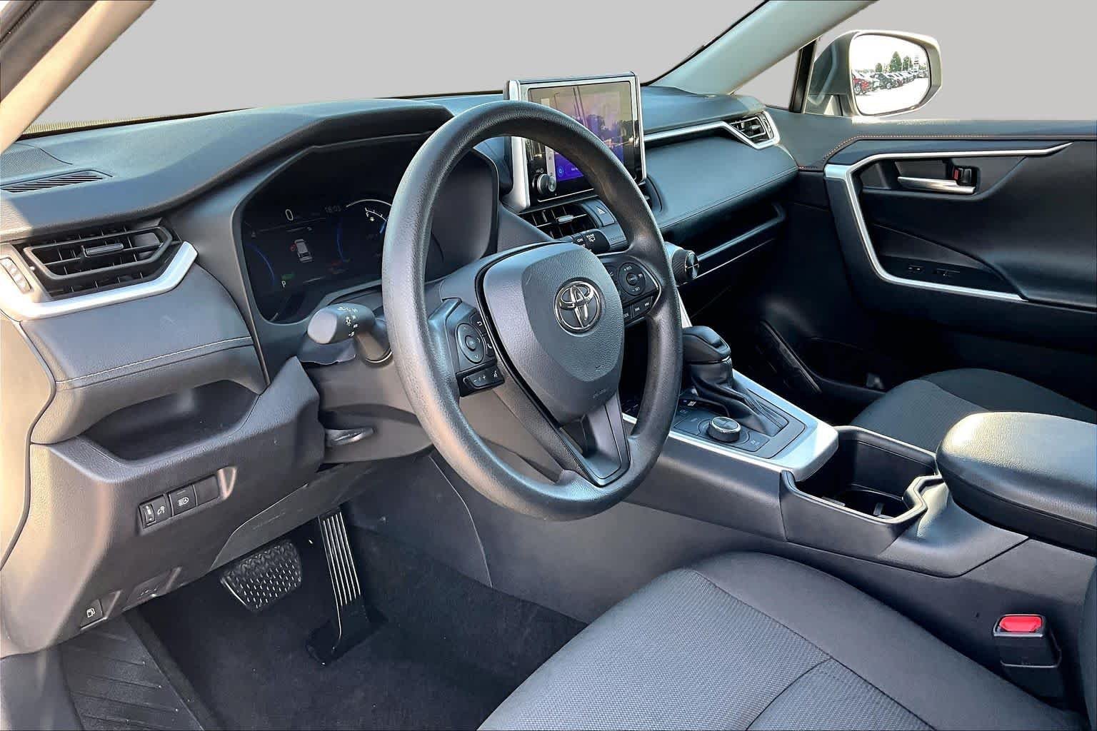 Used 2025 Ice Cap Toyota Hybrid XLE image 17