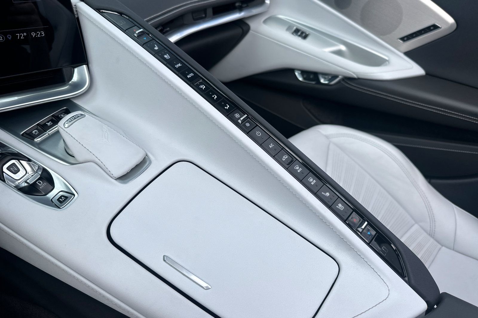 Used 2022 White Chevrolet Stingray image 20