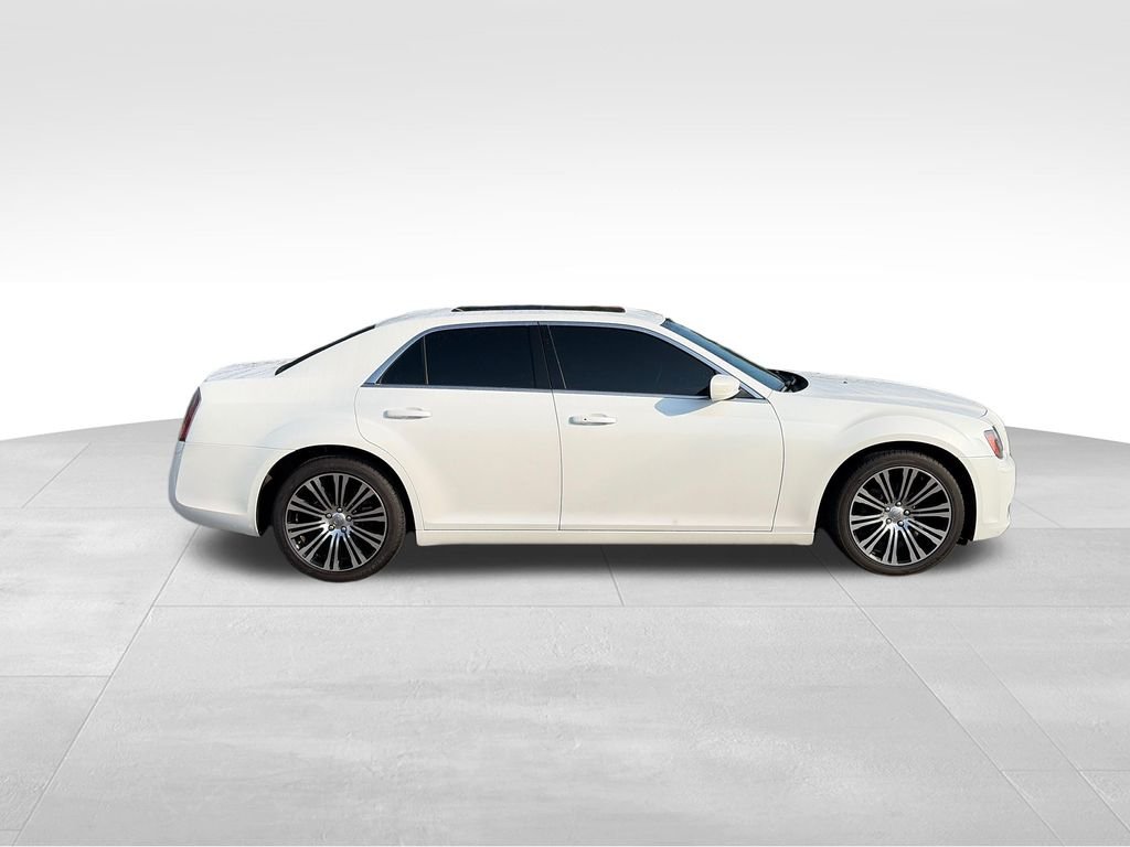 Used 2014 Ivory Chrysler S image 7