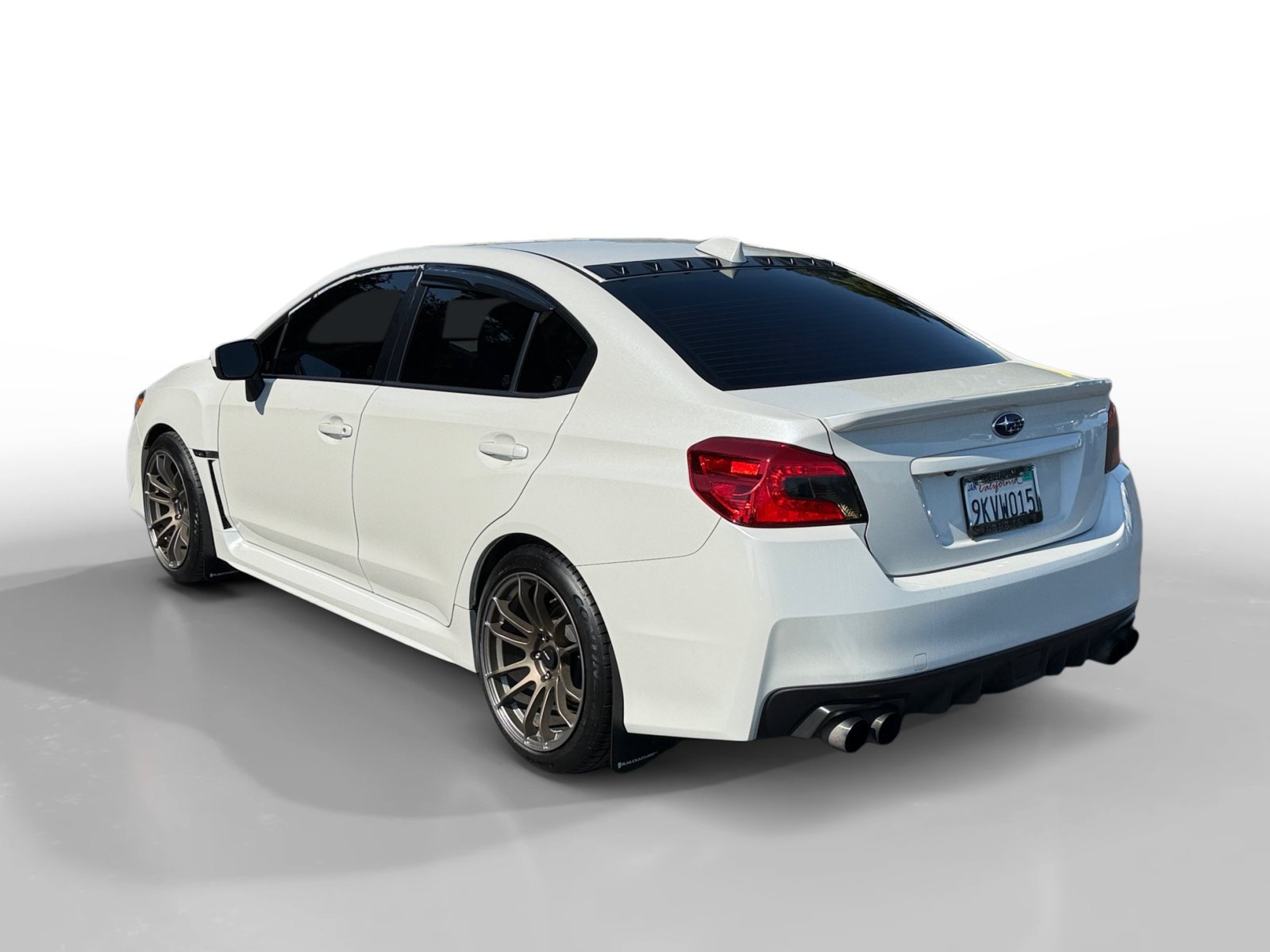 Used 2017 Crystal White Pearl Subaru Base image 3