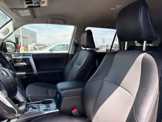Used 2018 Classic Silver Metallic Toyota SR5 Premium image 18