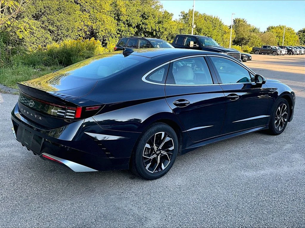 Used 2025 Blue Hyundai SEL image 6