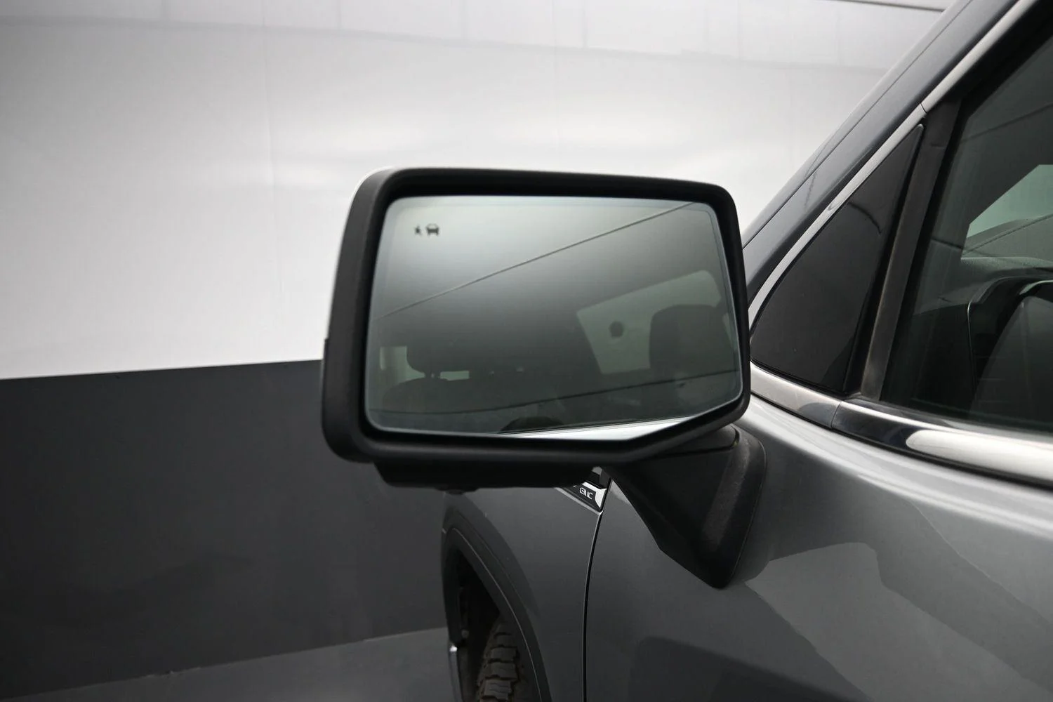 Used 2023 SILVER                    GMC  image 22