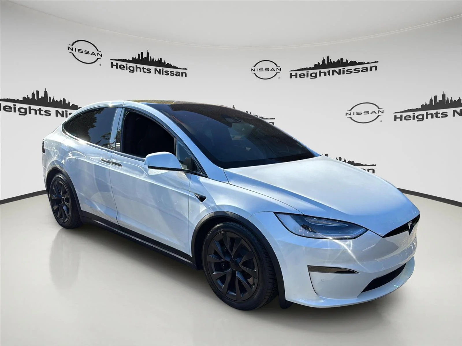 Used 2023 Pearl White Multi-Coat Tesla Plaid image 4