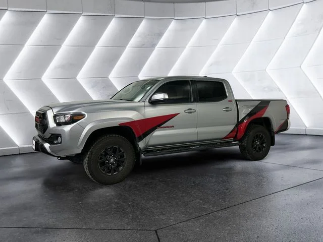 Used 2021 Silver Toyota SR5 image 3
