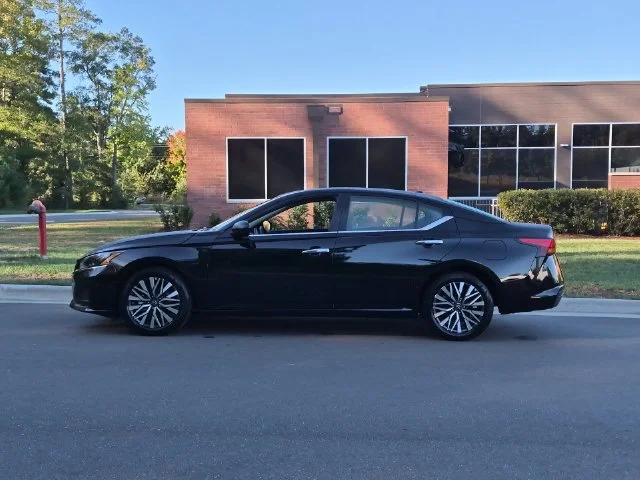 Used 2025 Black Nissan 2.5 SV image 10