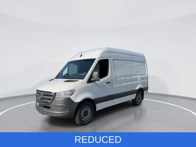 Used 2025 White Mercedes-Benz Cargo 144 WB image 4