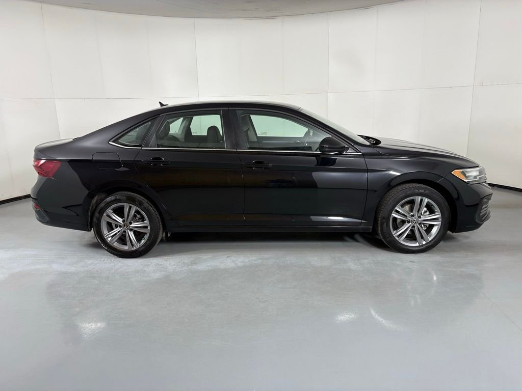 Used 2024 Black Volkswagen 1.5T SE image 9