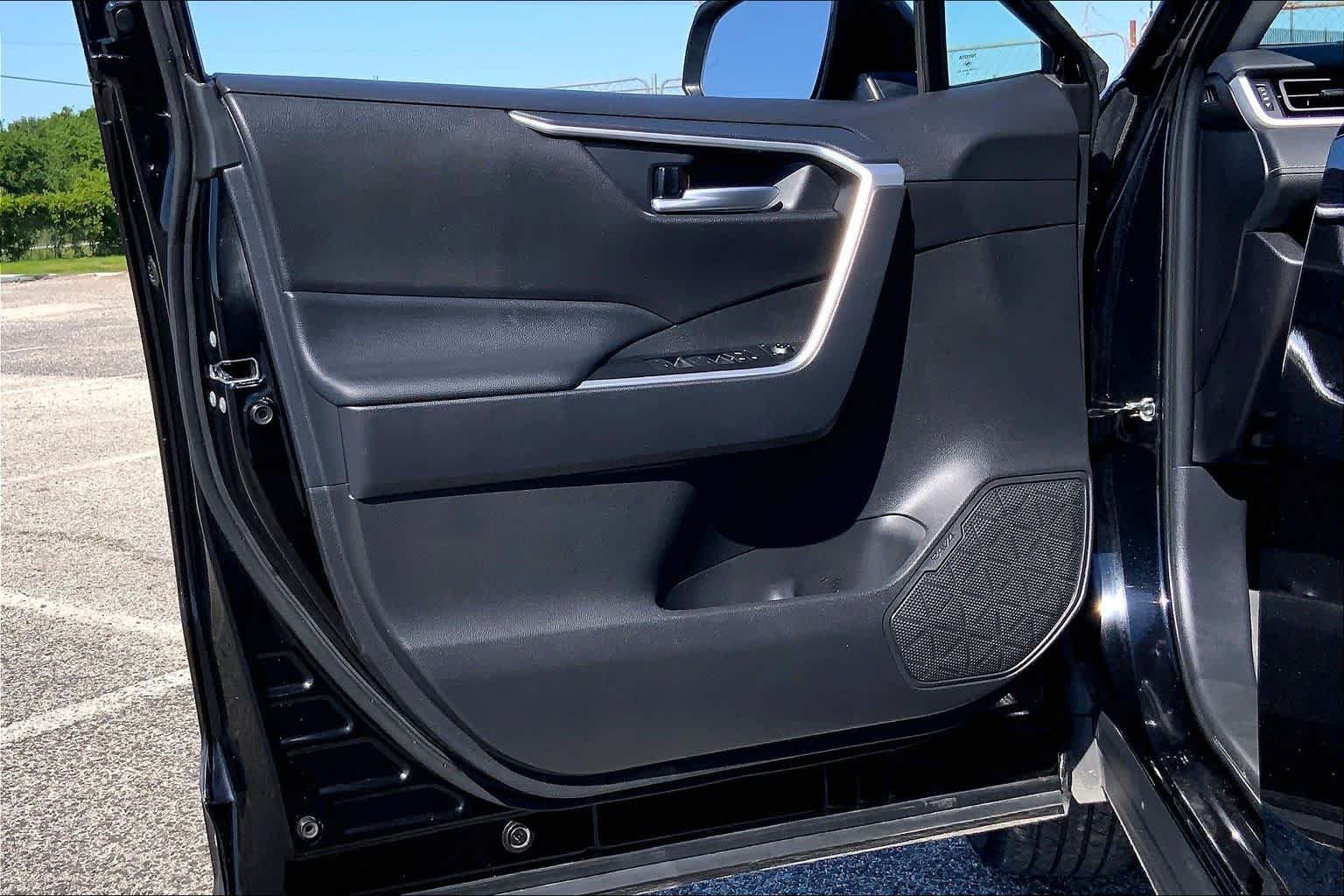 Used 2025 Midnight Black Metallic Toyota XLE image 21