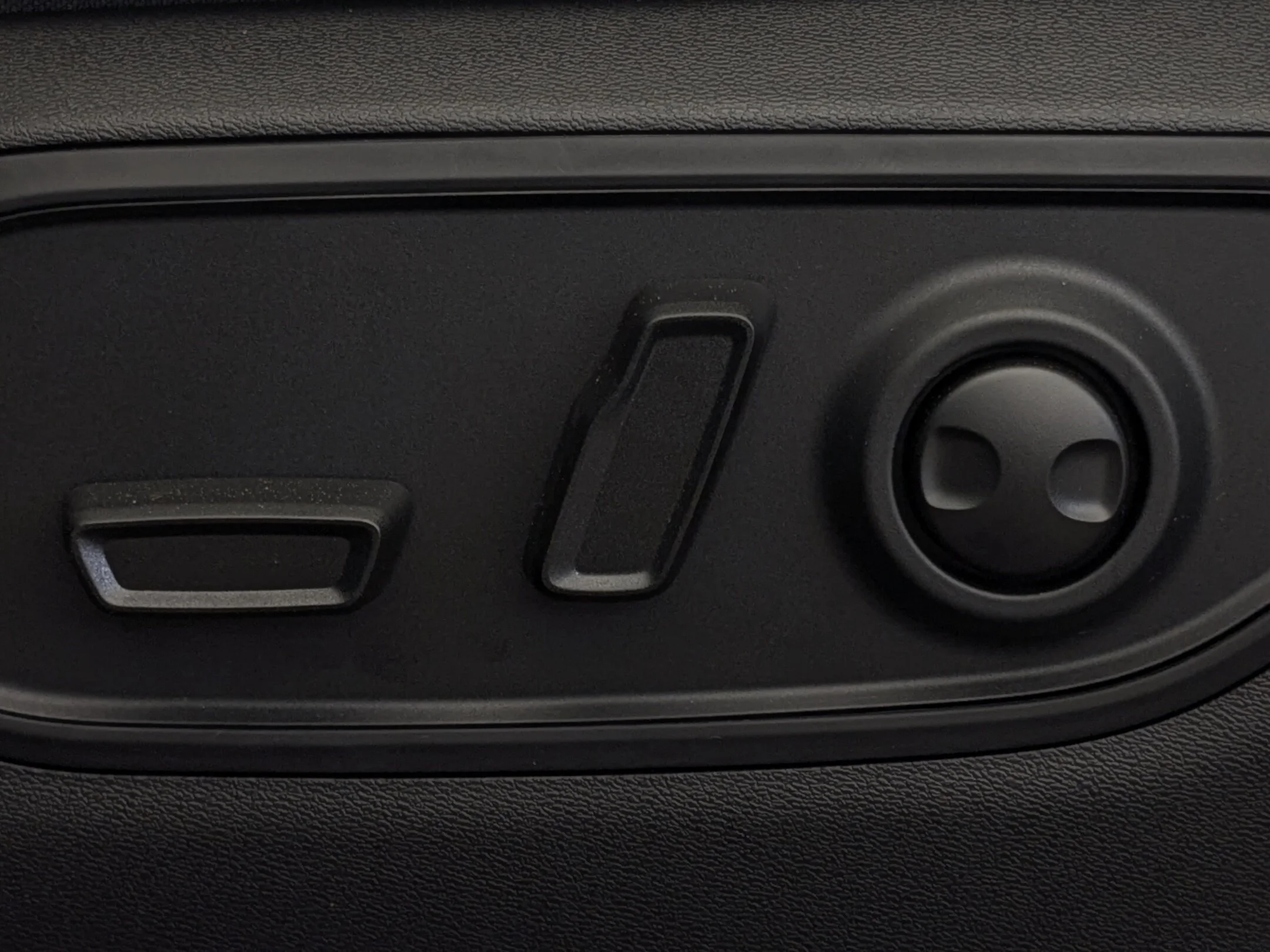 New 2026 Grey Jeep Limited - - Hybrid - Dual-Pane Pano Sunroof - Capri Leatherette - Power Liftgate & More! image 14
