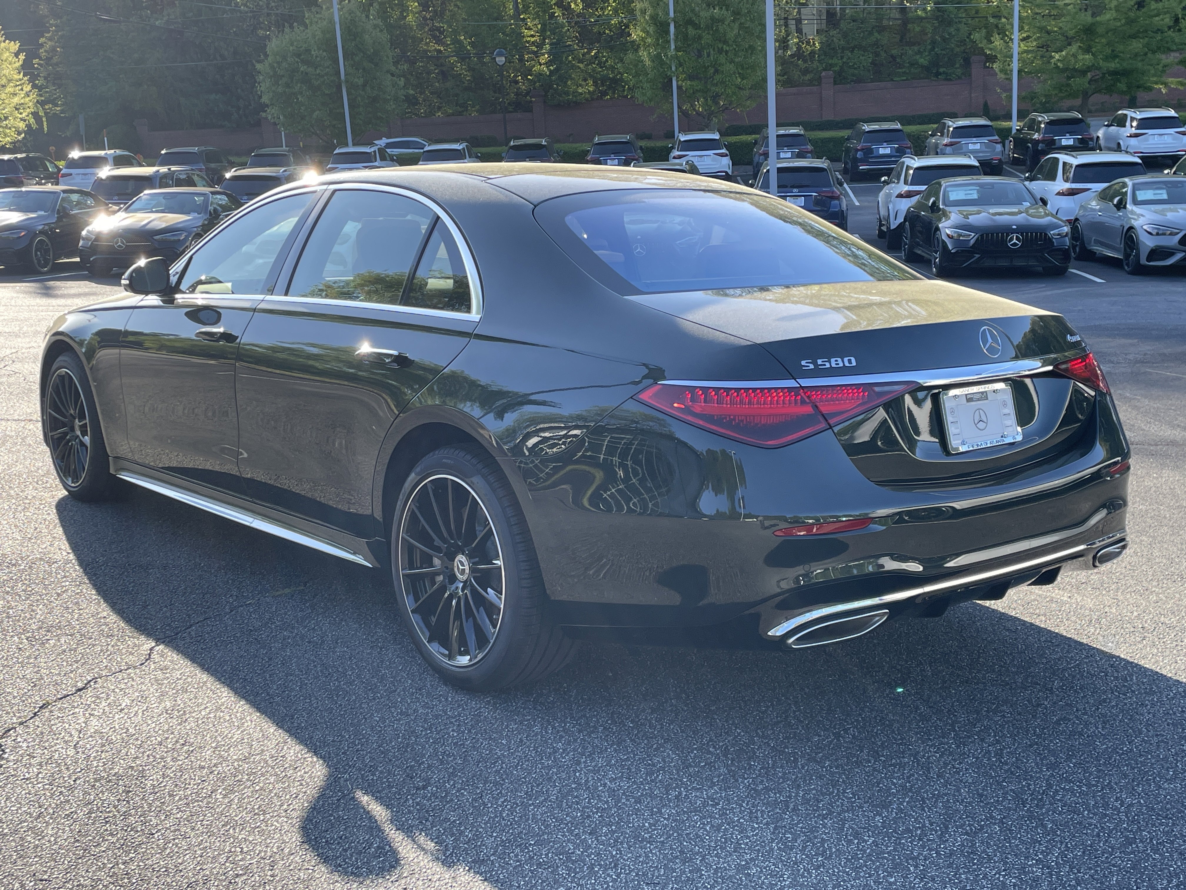 New 2026 MANUFAKTUR Exclusive Allanite Green Metallic Mercedes-Benz S 580 4MATIC® Sedan image 11