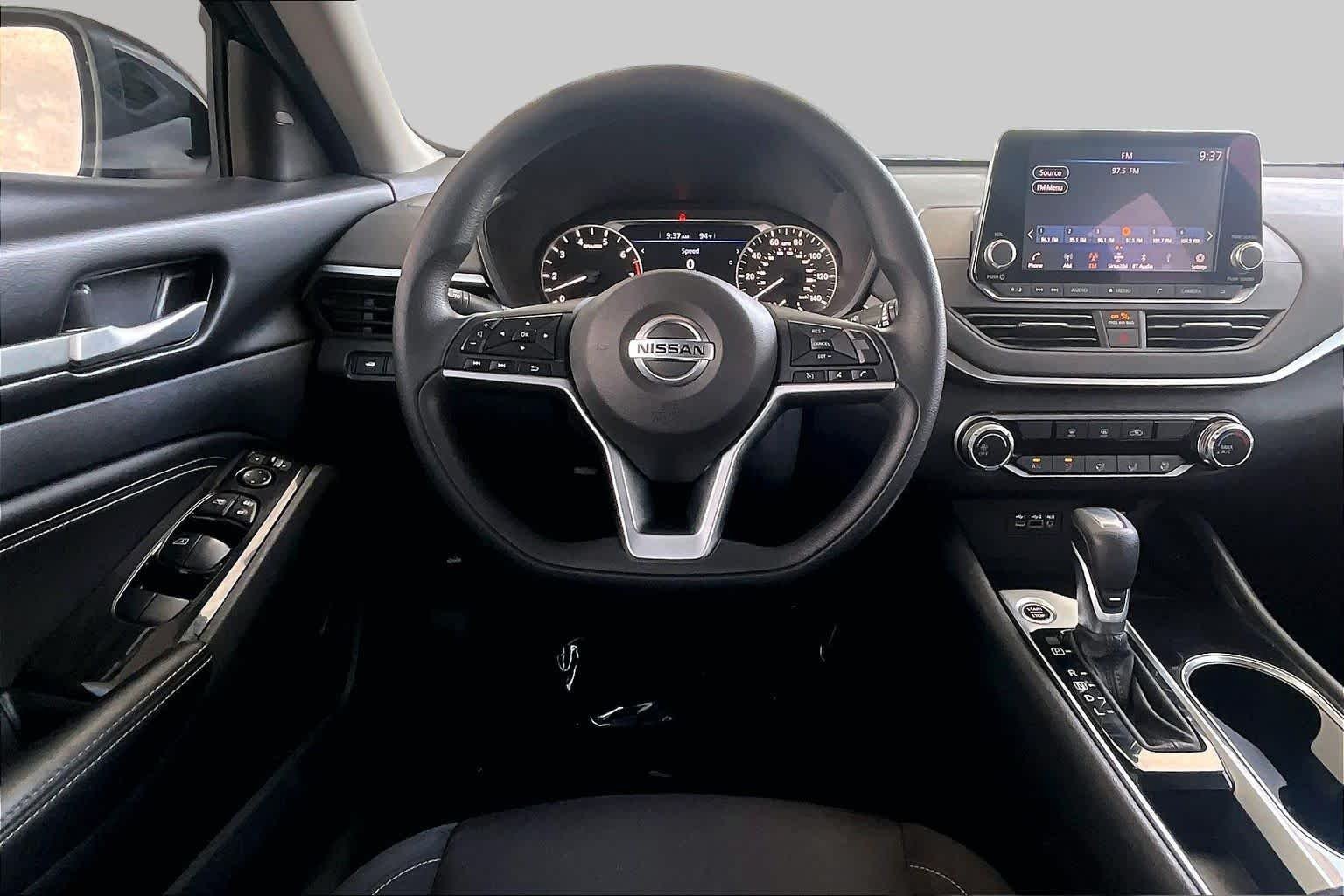 Used 2021 Super Black Nissan 2.5 SV image 6