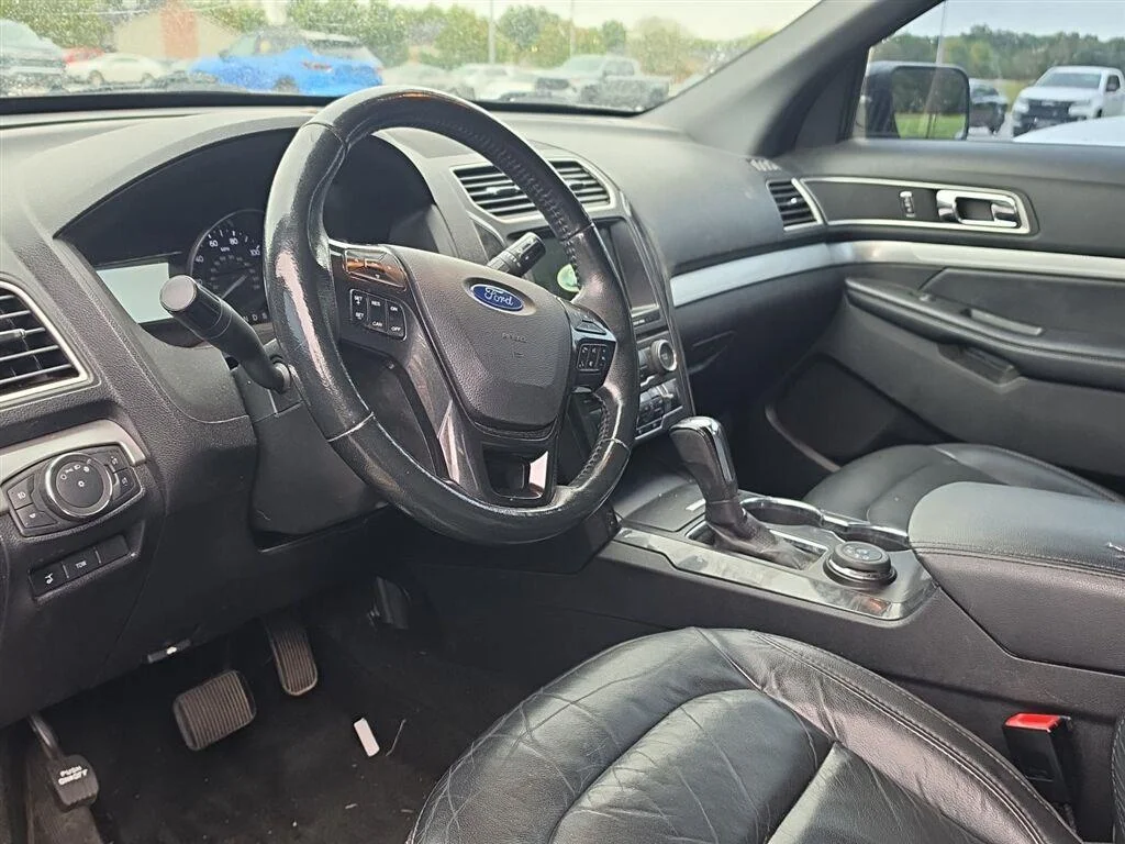 Used 2017 Magnetic Ford XLT image 5