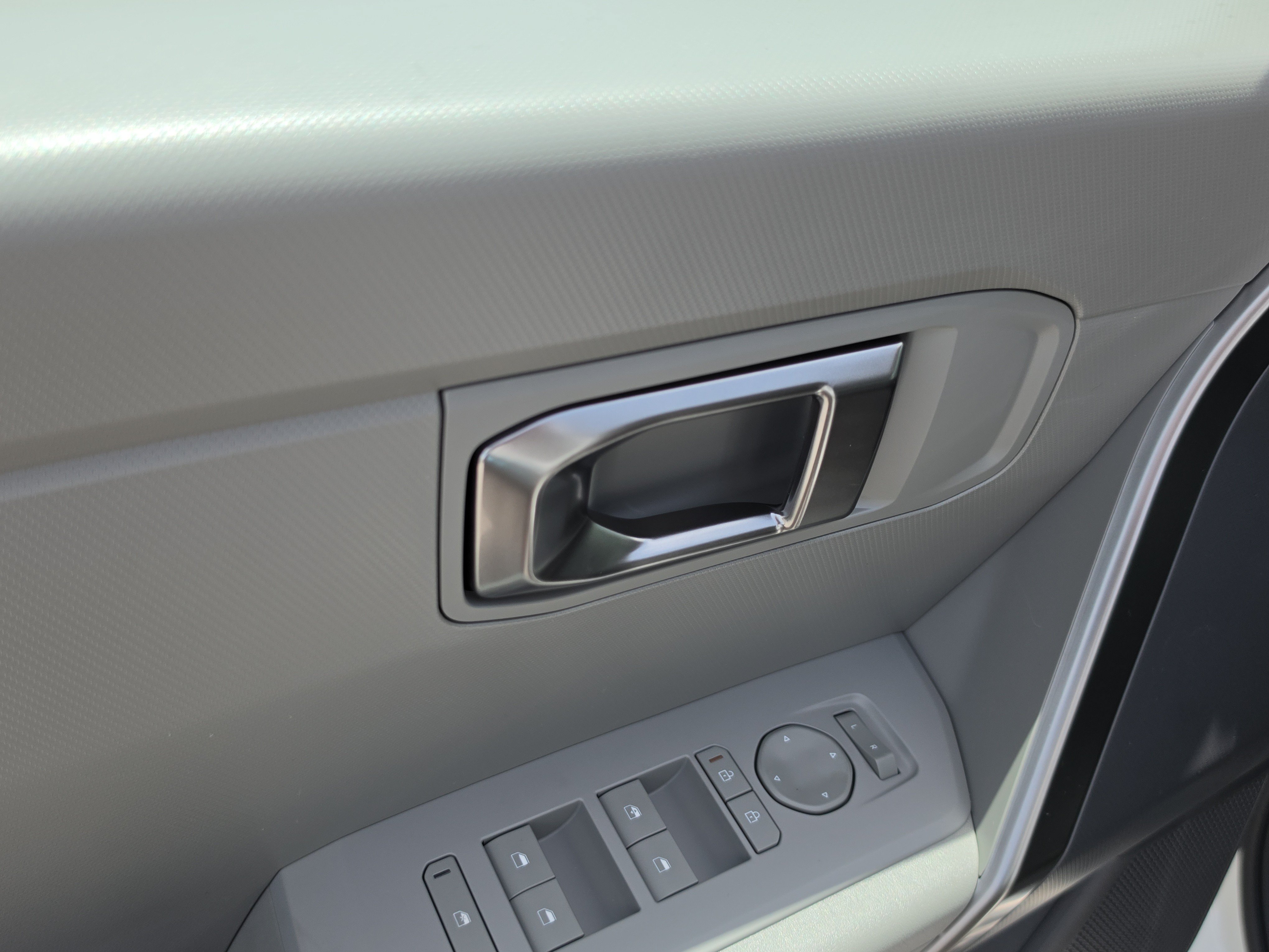 New 2027 Snow White Pearl Kia LX image 18