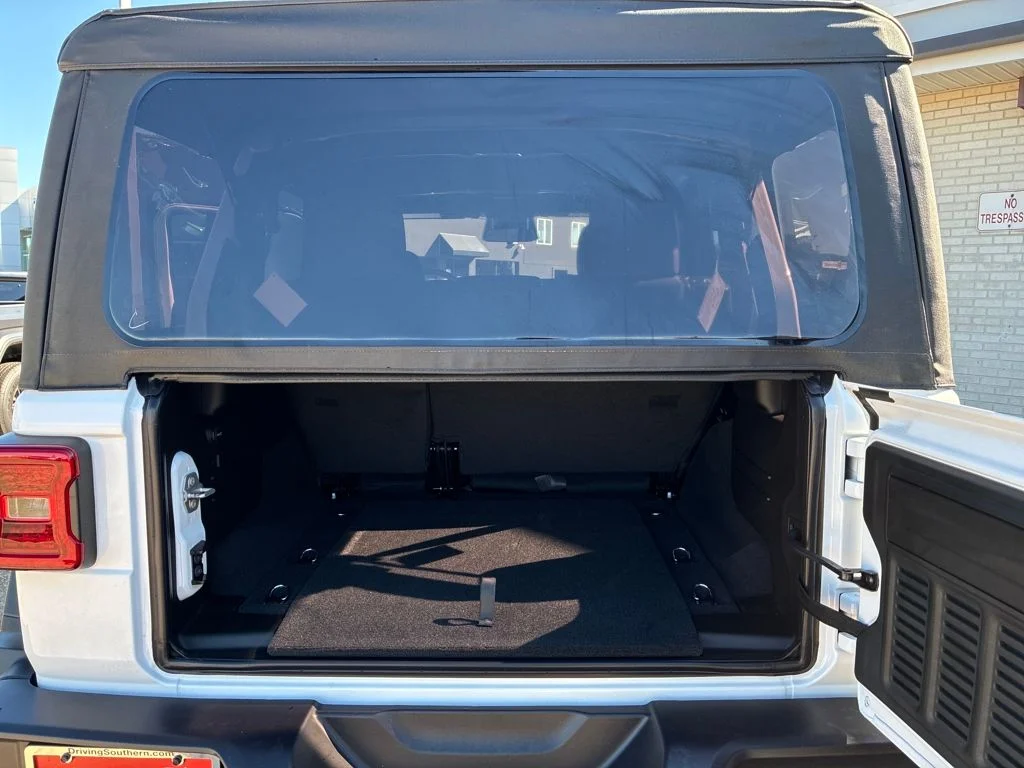 New 2026 Bright White Clear-Coat Exterior Paint Jeep Rubicon image 20