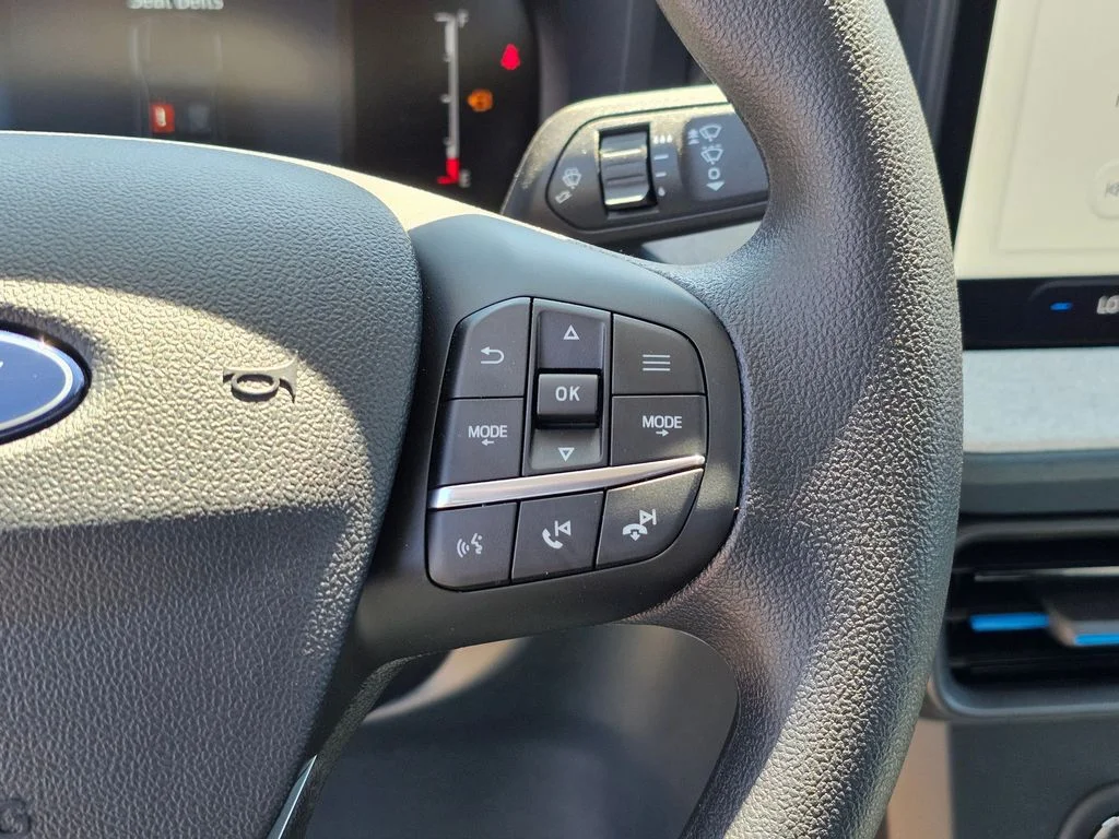 New 2025 Space White Metallic Ford XLT image 25