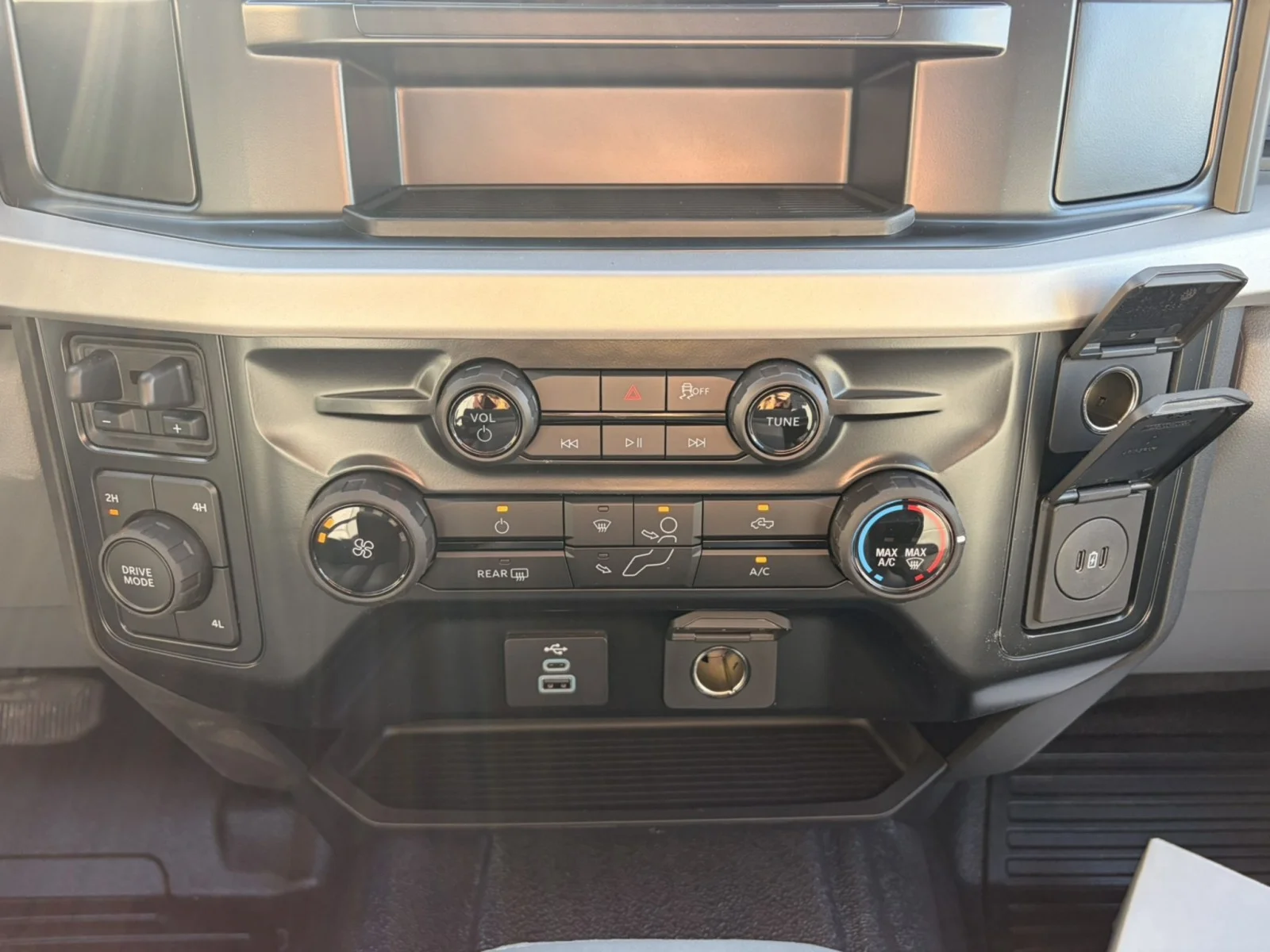 New 2027 Oxford White Ford XL image 20