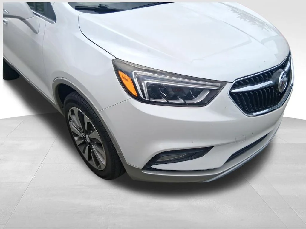 Used 2017 White Buick Essence image 19