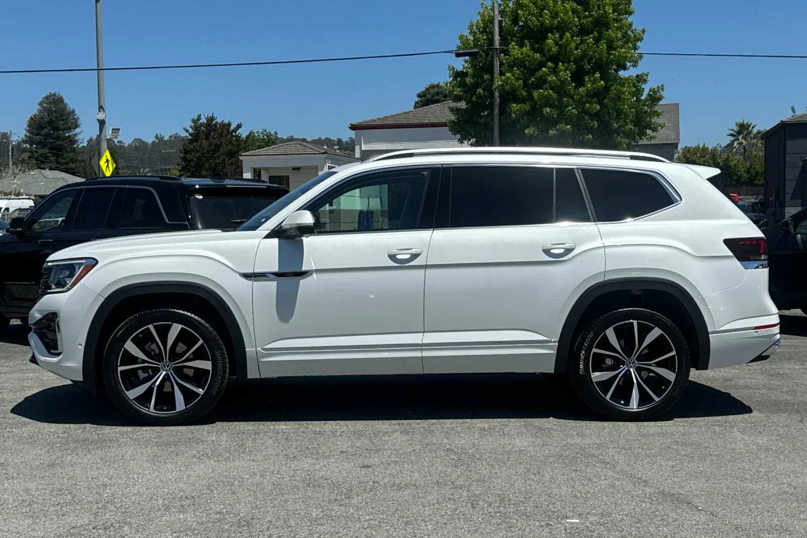 New 2026 White Volkswagen 2.0T SEL Premium R-Line image 7