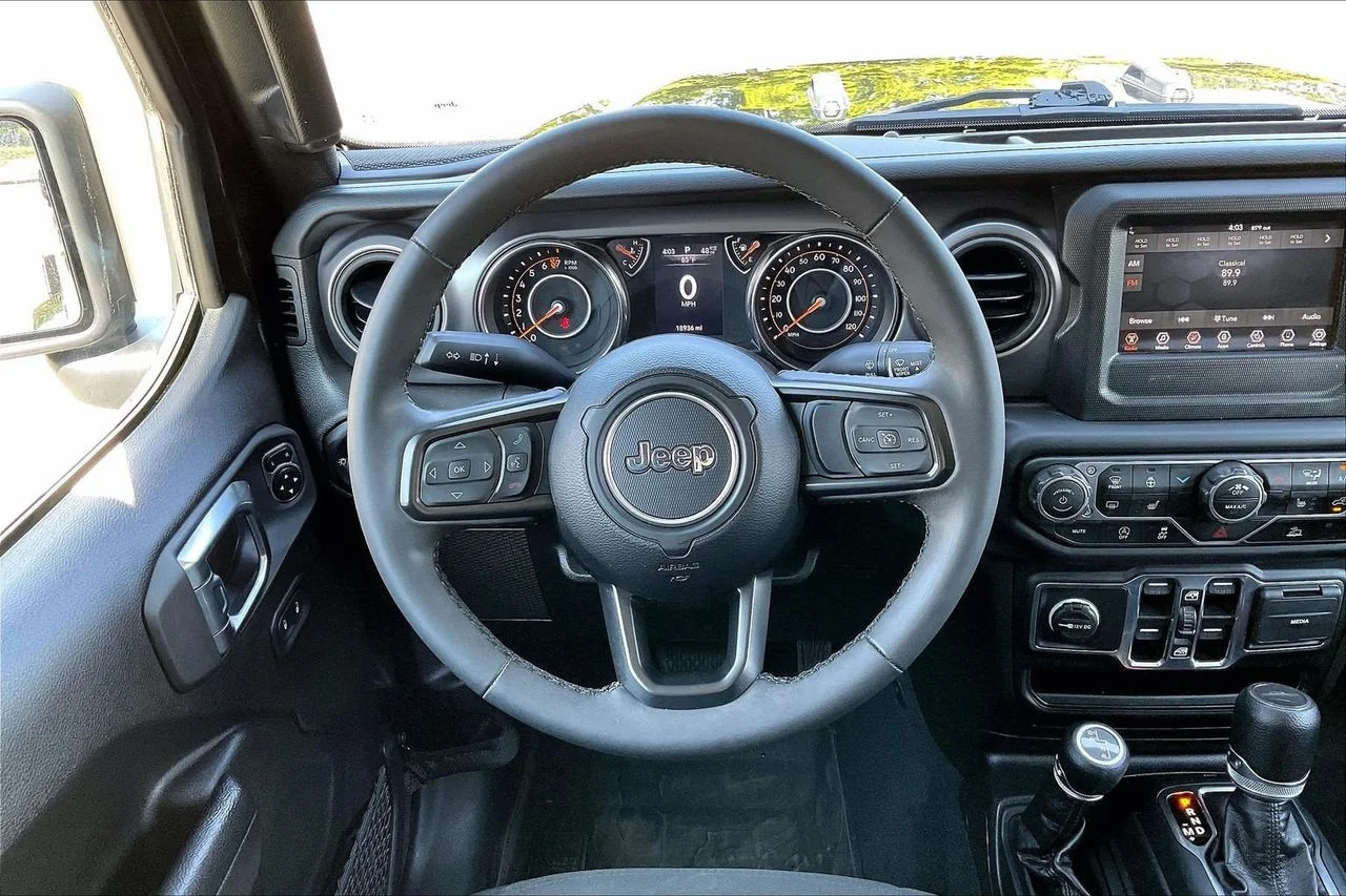 Used 2023 Black Jeep Sport S image 9