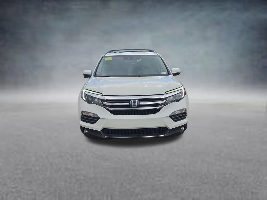 Used 2016 White Honda Touring image 2