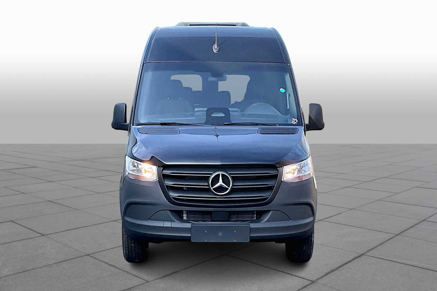 Used 2025 Jet Black Mercedes-Benz  image 3